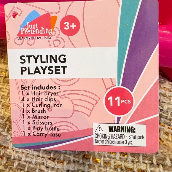 Pretend Salon Beauty Shop: Hair Dryer w/ Sounds & Air Flow & Flat Iron & MORE - Picture 5 of 6